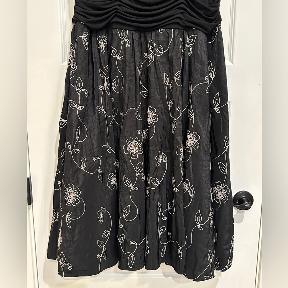 Dress Barn Black V-Neck Floral Embroidered Fit-and-Flare Dress - Picture 3 of 12